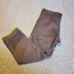 Gym shark workout legging taupe size 28